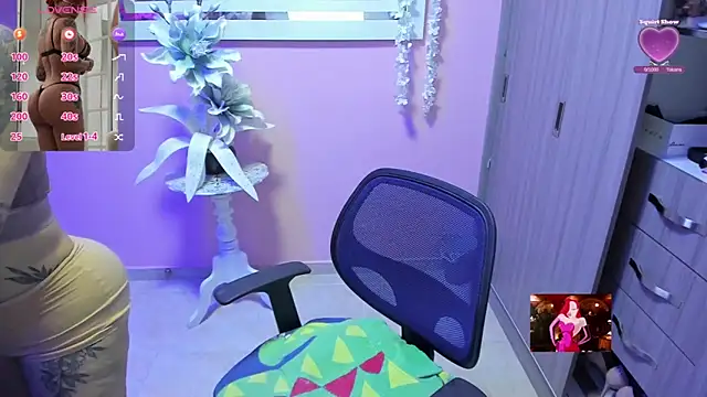 Snapshot of KAROL_MILF chatting on 20, 3, 2026 KAROL MILF online show from 20, 3, 2026