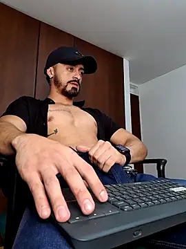 Snapshot of MAXIMUS_MASTE3 chatting on 7, 3, 2025 MAXIMUS MASTE3 online show from 7, 3, 2025