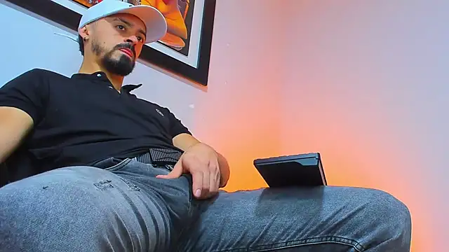 Snapshot of MAXIMUS_MASTE3 chatting on 17, 10, 2025 MAXIMUS MASTE3 online show from 17, 10, 2025