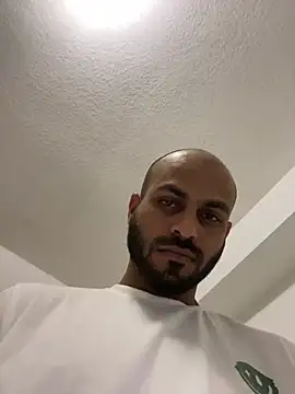 Snapshot of islandvybee55 chatting on 14, 12, 2024 islandvybee55 online show from 14, 12, 2024