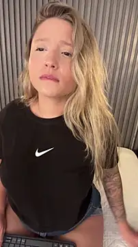 Snapshot of MiaPetit_ chatting on 31, 3, 2026 MiaPetit online show from 31, 3, 2026