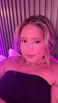 Snapshot of MiaPetit_ chatting on 3, 4, 2026 MiaPetit online show from 3, 4, 2026