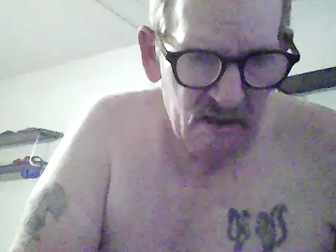 Snapshot of BALLZZZ111 chatting on 17, 12, 2025 BALLZZZ111 online show from 17, 12, 2025