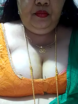 Snapshot of tamilthanushri chatting on 2, 10, 2025 tamilthanushri online show from 2, 10, 2025