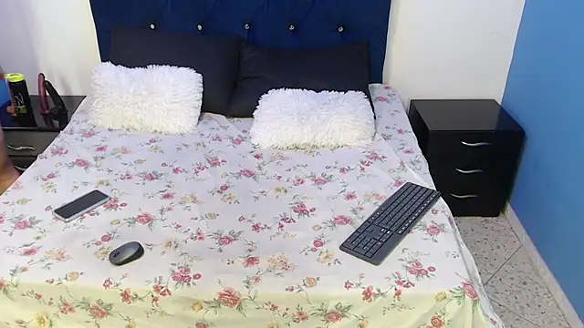 VickyJohnson1 online show from 11, 3, 2025