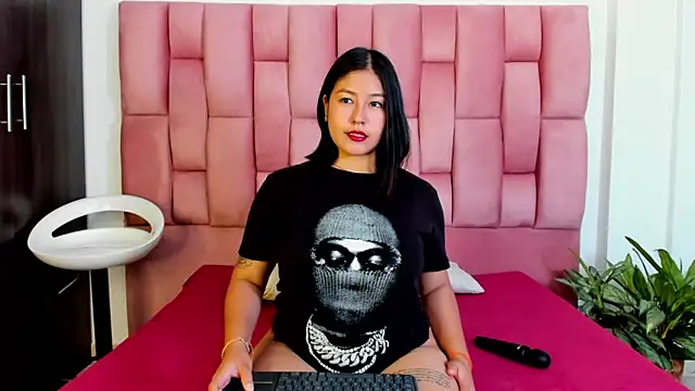 EmmaRossem online show from 8, 1, 2025