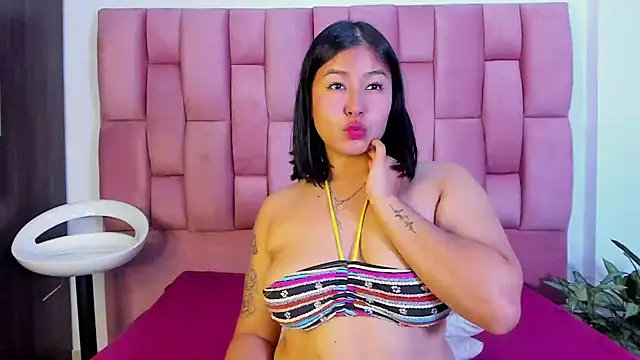 EmmaRossem online show from 10, 1, 2025