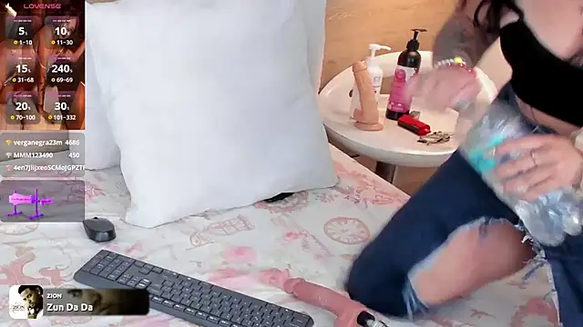 Megansttein  online show from 15, 2, 2025