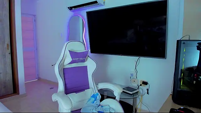 Snapshot of kittyandrick chatting on 13, 11, 2025 kittyandrick online show from 13, 11, 2025