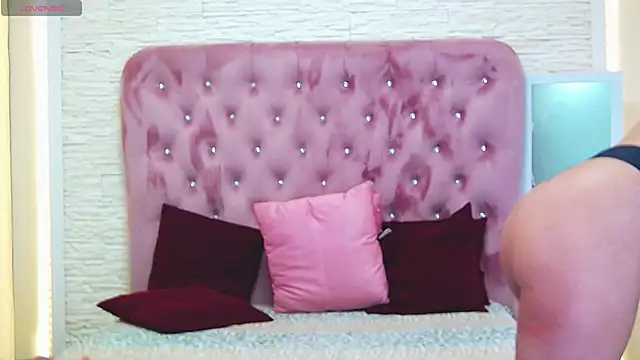 Snapshot of KikiSweet08 chatting on 21, 3, 2025 KikiSweet08 online show from 21, 3, 2025