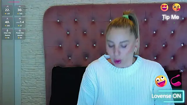 Snapshot of KikiSweet08 chatting on 26, 11, 2025 KikiSweet08 online show from 26, 11, 2025