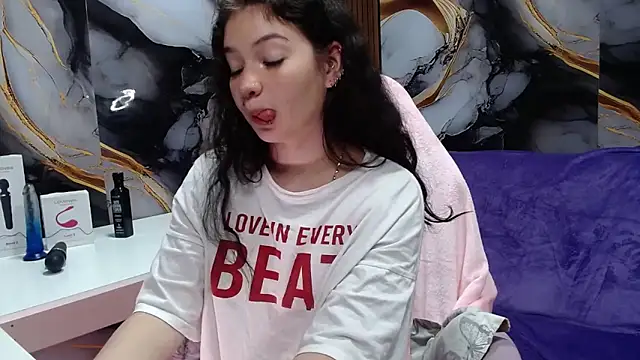Snapshot of lilimini032 chatting on 22, 6, 2026 lilimini032 online show from 22, 6, 2026