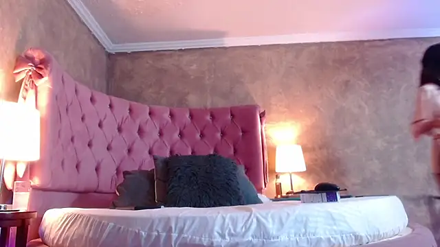 GabyPetit online show from 8, 3, 2025