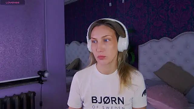 Snapshot of ElizaMayers chatting on 1, 2, 2026 ElizaMayers online show from 1, 2, 2026