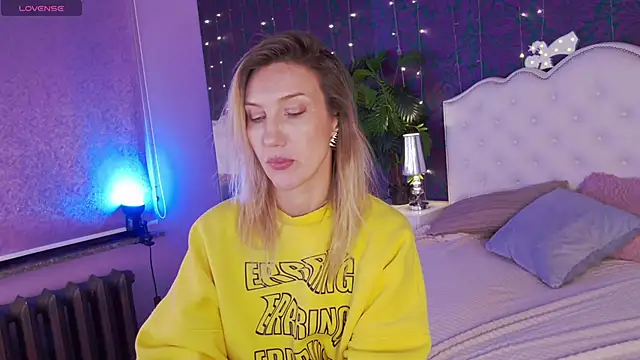 Snapshot of ElizaMayers chatting on 8, 2, 2026 ElizaMayers online show from 8, 2, 2026