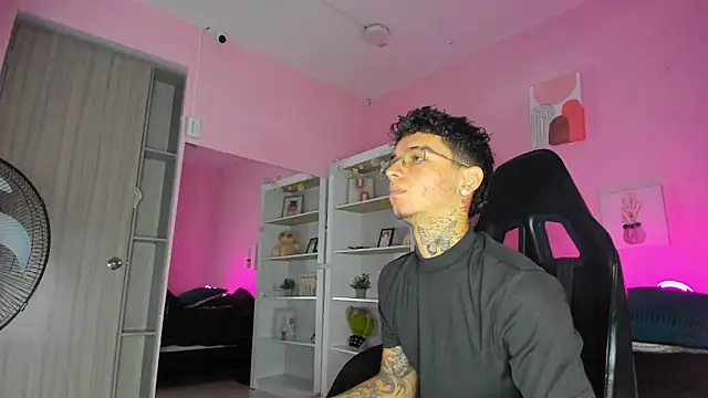 Ian Castillo  online show from 31, 10, 2025