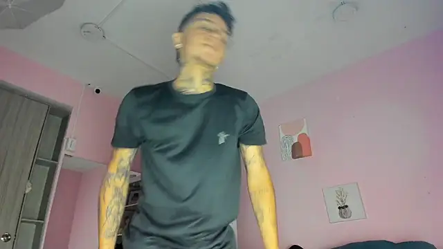 Ian Castillo  online show from 3, 11, 2025