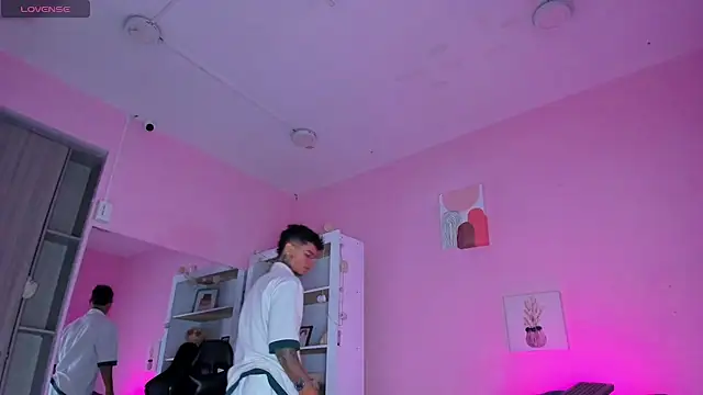 Ian Castillo  online show from 5, 11, 2025