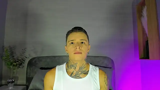 Snapshot of Ian_Castillo_ chatting on 12, 6, 2026 Ian Castillo online show from 12, 6, 2026