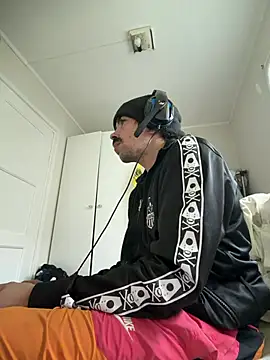 Snapshot of wolfwhite95 chatting on 24, 5, 2026 wolfwhite95 online show from 24, 5, 2026