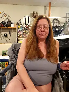 Snapshot of MsShelby40 chatting on 13, 12, 2025 MsShelby40 online show from 13, 12, 2025