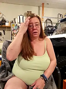 Snapshot of MsShelby40 chatting on 16, 12, 2025 MsShelby40 online show from 16, 12, 2025