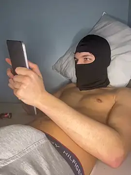 Snapshot of enzomlt chatting on 3, 3, 2026 enzomlt online show from 3, 3, 2026