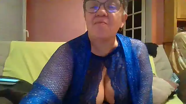 Snapshot of Vandeae44 chatting on 3, 2, 2026 Vandeae44 online show from 3, 2, 2026