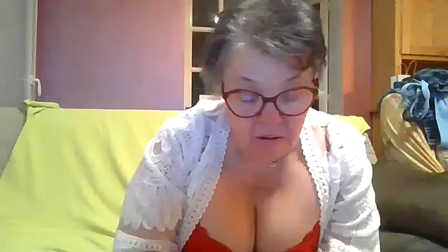 Snapshot of Vandeae44 chatting on 17, 3, 2026 Vandeae44 online show from 17, 3, 2026