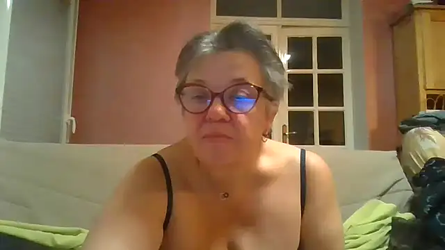 Snapshot of Vandeae44 chatting on 29, 3, 2026 Vandeae44 online show from 29, 3, 2026