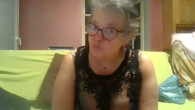 Snapshot of Vandeae44 chatting on 30, 4, 2026 Vandeae44 online show from 30, 4, 2026