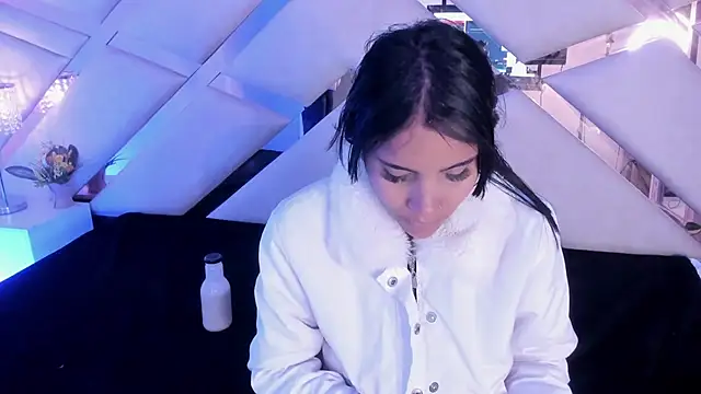 sophie pariss online show from 5, 12, 2025