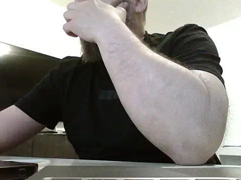 Snapshot of FROL83 chatting on 11, 4, 2026 FROL83 online show from 11, 4, 2026