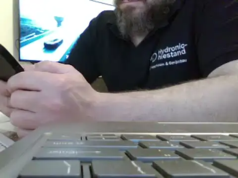 Snapshot of FROL83 chatting on 28, 4, 2026 FROL83 online show from 28, 4, 2026
