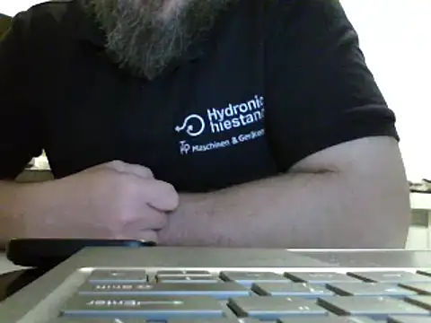 Snapshot of FROL83 chatting on 6, 5, 2026 FROL83 online show from 6, 5, 2026