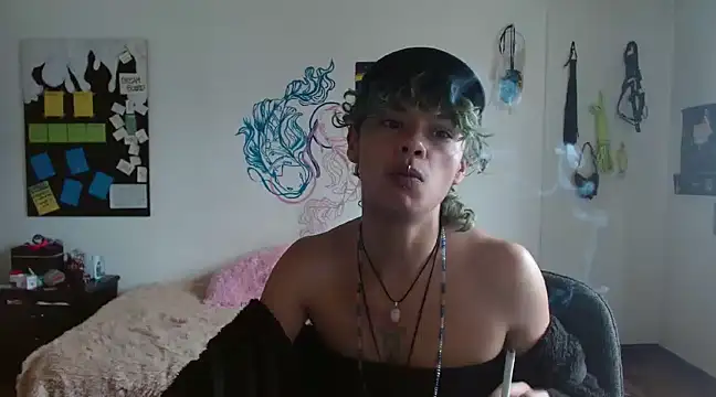 Snapshot of fenixmfx19 chatting on 8, 1, 2025 fenixmfx19 online show from 8, 1, 2025