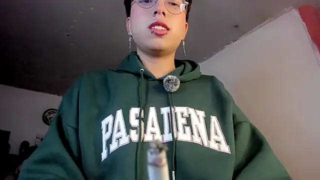 Snapshot of AnggelONfiree chatting on 6, 2, 2026 AnggelONfiree online show from 6, 2, 2026