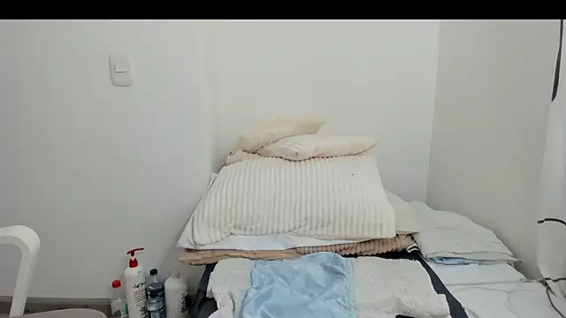 Snapshot of Bellaisa chatting on 2, 12, 2025 Bellaisa online show from 2, 12, 2025