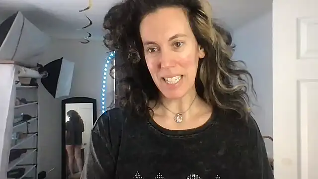 BonfireBonnie online show from 14, 1, 2025