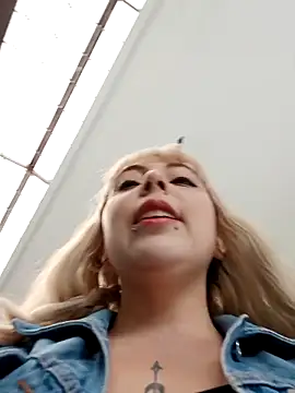 Snapshot of madelaine- chatting on 4, 3, 2025 madelaine- online show from 4, 3, 2025