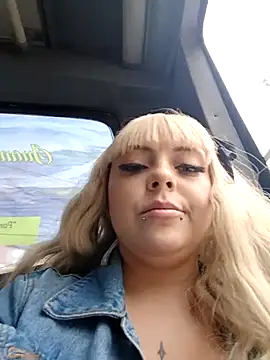 Snapshot of madelaine- chatting on 5, 3, 2025 madelaine- online show from 5, 3, 2025