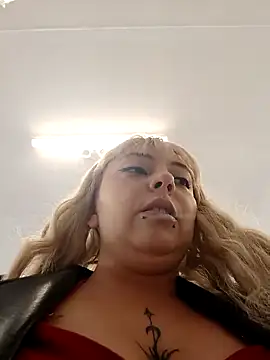 Snapshot of madelaine- chatting on 6, 3, 2025 madelaine- online show from 6, 3, 2025
