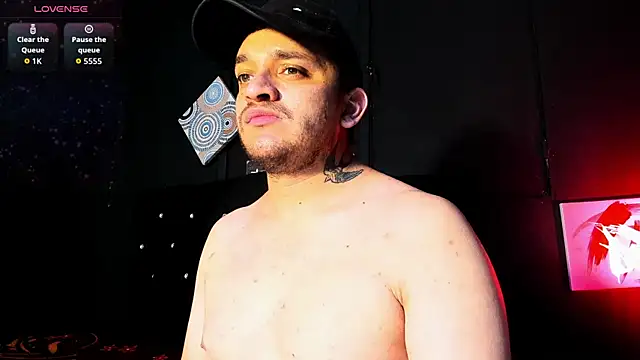 Snapshot of tony_landri chatting on 11, 4, 2026 tony landri online show from 11, 4, 2026