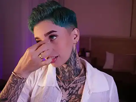 Snapshot of AliceShazaham_ chatting on 5, 1, 2025 AliceShazaham online show from 5, 1, 2025