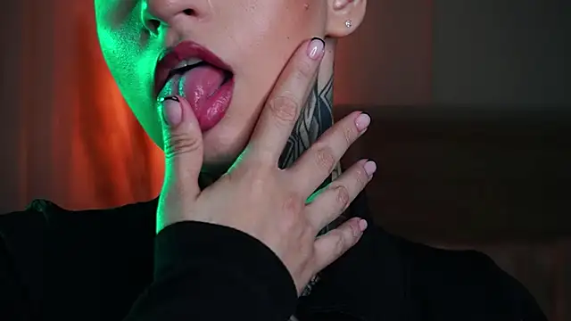 Snapshot of AliceShazaham_ chatting on 16, 9, 2025 AliceShazaham online show from 16, 9, 2025