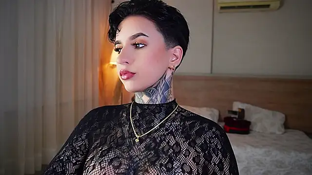 Snapshot of AliceShazaham_ chatting on 23, 10, 2025 AliceShazaham online show from 23, 10, 2025