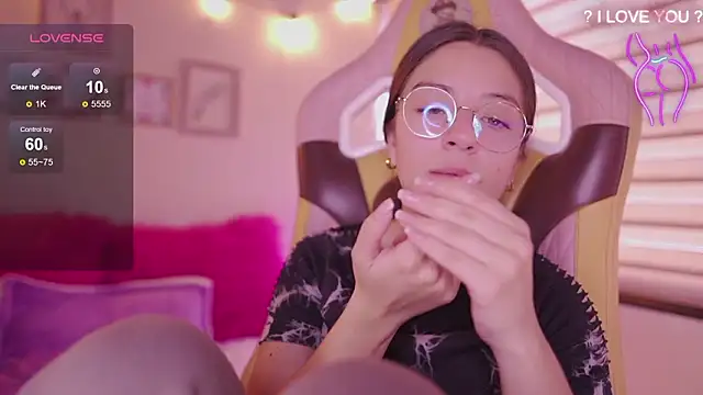 Snapshot of milly_kenner chatting on 19, 2, 2026 milly kenner online show from 19, 2, 2026