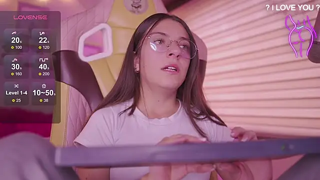 Snapshot of milly_kenner chatting on 6, 3, 2026 milly kenner online show from 6, 3, 2026