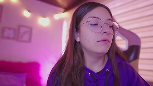 Snapshot of milly_kenner chatting on 18, 3, 2026 milly kenner online show from 18, 3, 2026