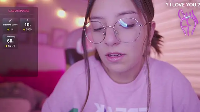 Snapshot of milly_kenner chatting on 6, 4, 2026 milly kenner online show from 6, 4, 2026